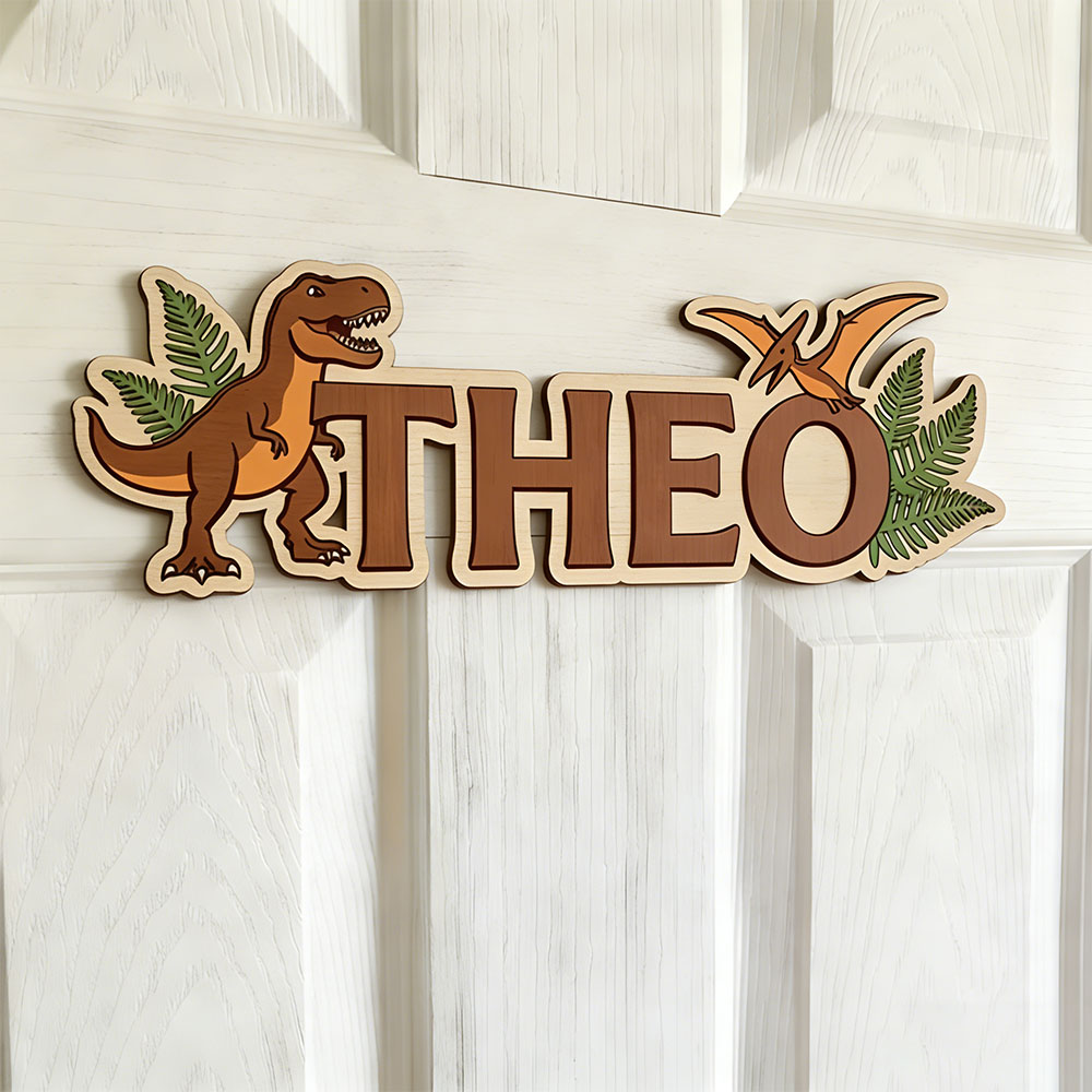 Baby Nursery Name - ป้ายชื่อไดโนเสาร์แบบกำหนดเองสำหรับลูกน้อยที่รักที่สุด ของตกแต่งห้องเด็กทำจากไม้ พร้อมทีเร็กซ์และไพรโอดาคไทล์ ป้ายประตูเด็กน่ารัก สำหรับเด็กทารก