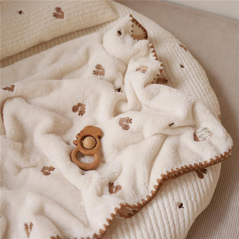 ฤดูหนาวผ้าห่มเด็กทารกแรกเกิดขน - Baby Girl Nursery Quilt บทวิจารณ์และราคา